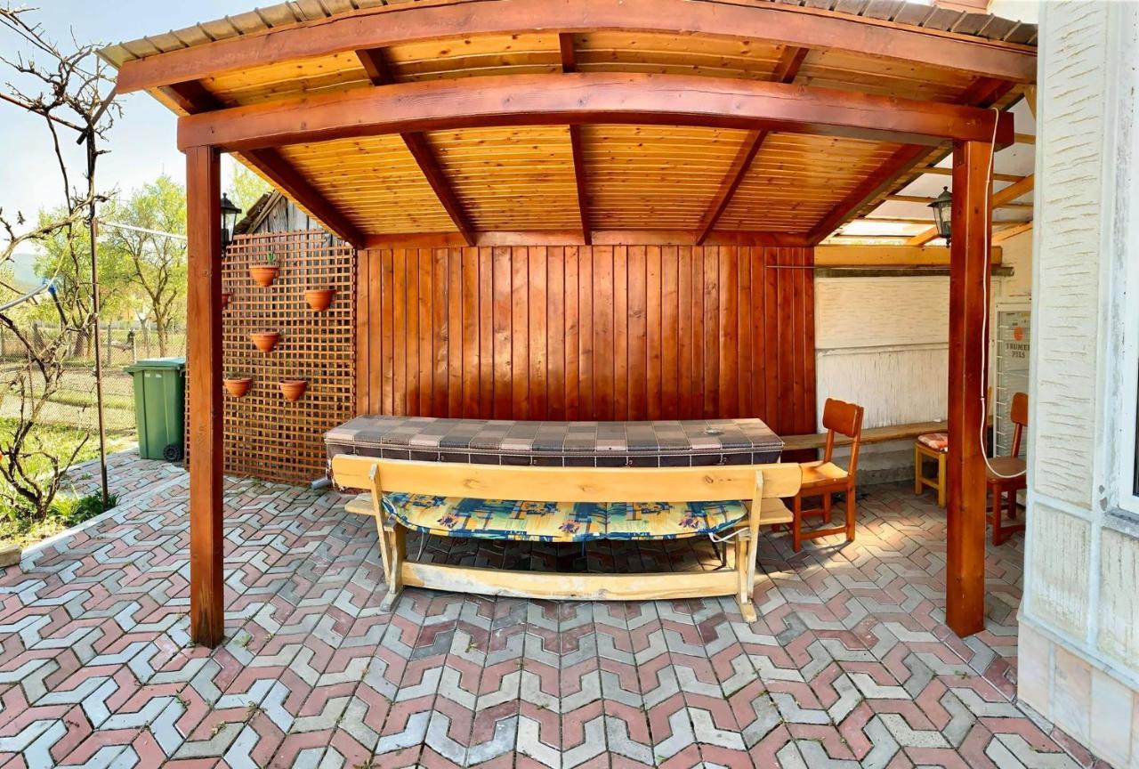 Отель Casa Debora Хацег Экстерьер фото