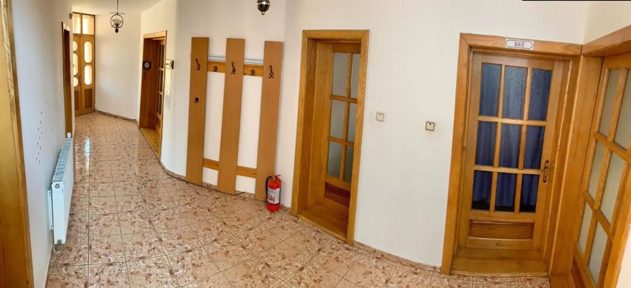 Отель Casa Debora Хацег Экстерьер фото