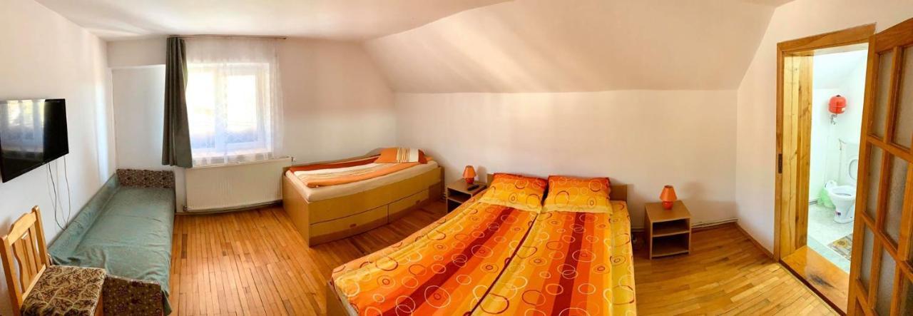 Отель Casa Debora Хацег Экстерьер фото