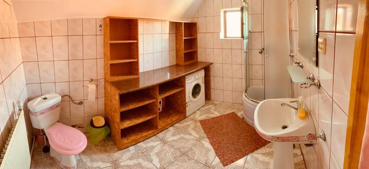Отель Casa Debora Хацег Экстерьер фото